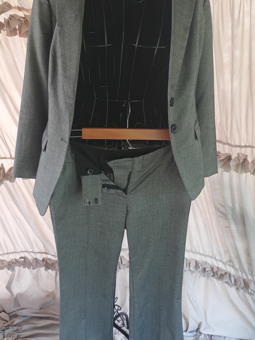 The Limited Gray Women's Two-Piece Pantsuit Blazer & Trousers